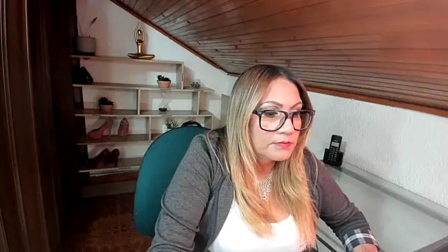 yayita mature online show from 27, 4, 2026