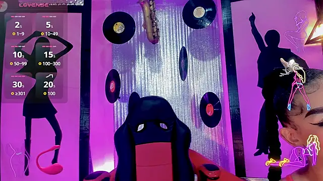 nickyminach  online show from 30, 10, 2025