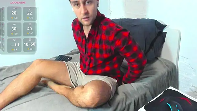 Snapshot of HonestAndrew chatting on 14, 12, 2024 HonestAndrew online show from 14, 12, 2024