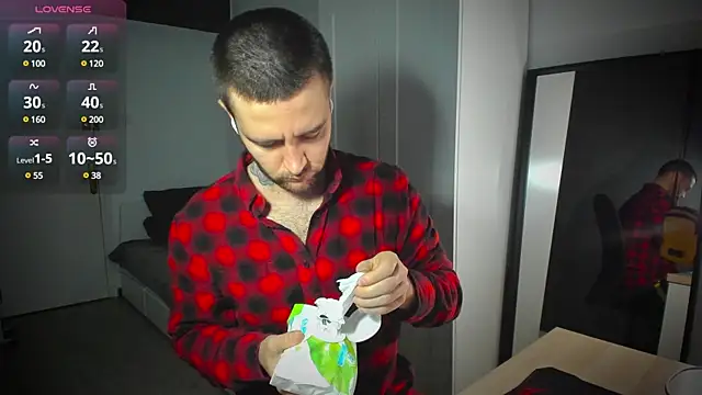 Snapshot of HonestAndrew chatting on 31, 1, 2025 HonestAndrew online show from 31, 1, 2025