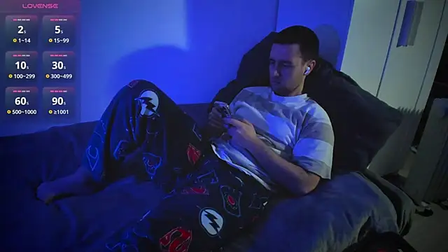 Snapshot of HonestAndrew chatting on 12, 2, 2025 HonestAndrew online show from 12, 2, 2025