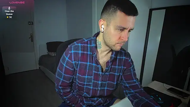 Snapshot of HonestAndrew chatting on 2, 3, 2025 HonestAndrew online show from 2, 3, 2025