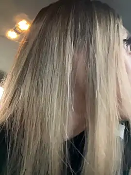 Snapshot of Eva_Ryen chatting on 12, 9, 2025 Eva Ryen online show from 12, 9, 2025