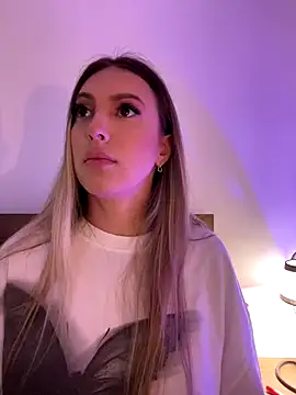 Snapshot of Eva_Ryen chatting on 6, 11, 2025 Eva Ryen online show from 6, 11, 2025