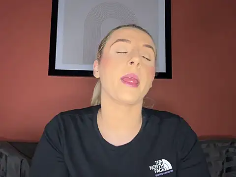 Snapshot of Strongqueen chatting on 18, 12, 2024 Strongqueen online show from 18, 12, 2024