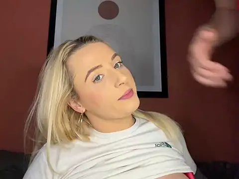 Snapshot of Strongqueen chatting on 25, 12, 2024 Strongqueen online show from 25, 12, 2024