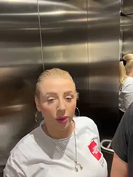 Snapshot of Strongqueen chatting on 9, 1, 2025 Strongqueen online show from 9, 1, 2025