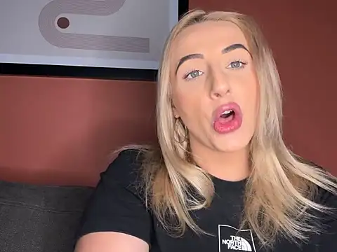 Snapshot of Strongqueen chatting on 9, 3, 2025 Strongqueen online show from 9, 3, 2025