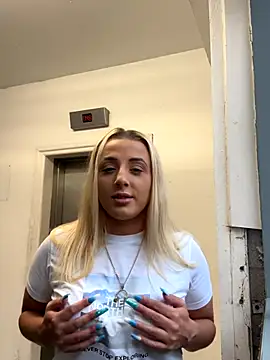 Snapshot of Strongqueen chatting on 20, 9, 2025 Strongqueen online show from 20, 9, 2025