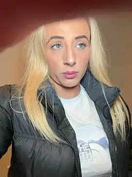 Snapshot of Strongqueen chatting on 14, 12, 2025 Strongqueen online show from 14, 12, 2025