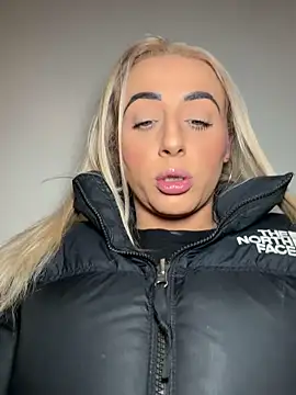 Snapshot of Strongqueen chatting on 20, 12, 2025 Strongqueen online show from 20, 12, 2025