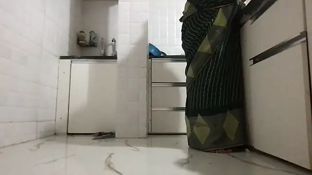 Snapshot of Riyasingh9 chatting on 11, 11, 2025 Riyasingh9 online show from 11, 11, 2025