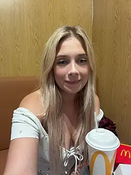 Snapshot of CherryAuroraa chatting on 12, 7, 2026 CherryAuroraa online show from 12, 7, 2026