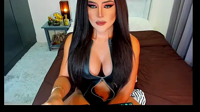 Snapshot of MissNaughtyTyra chatting on 5, 6, 2026 MissNaughtyTyra online show from 5, 6, 2026