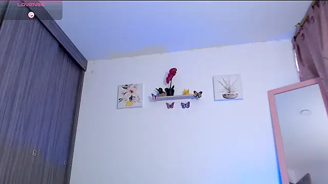 Annaross2 online show from 3, 2, 2025