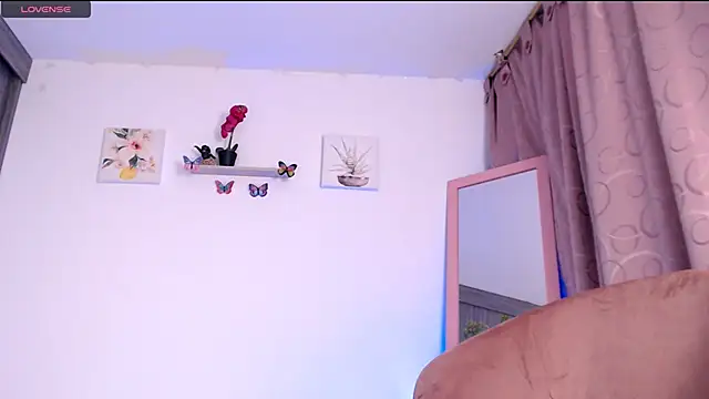 Annaross2 online show from 26, 2, 2025