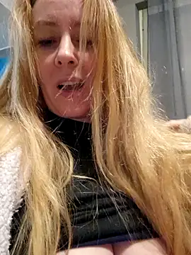 Snapshot of VictoriaMiami chatting on 8, 12, 2024 VictoriaMiami online show from 8, 12, 2024