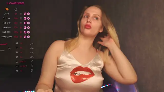 Snapshot of nutcrew chatting on 2, 10, 2025 nutcrew online show from 2, 10, 2025