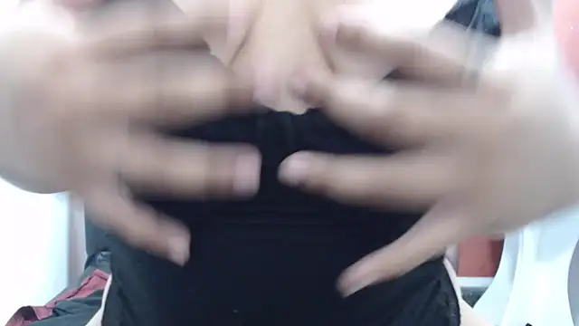 Laura hottt online show from 15, 11, 2025