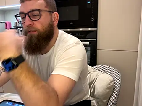 Bear bear  online show from 19, 12, 2025