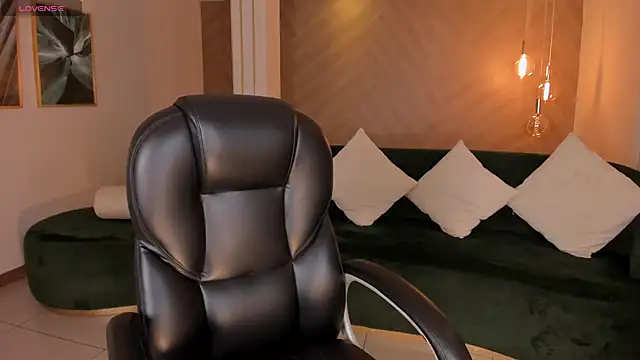 JuanitaClay online show from 30, 10, 2025