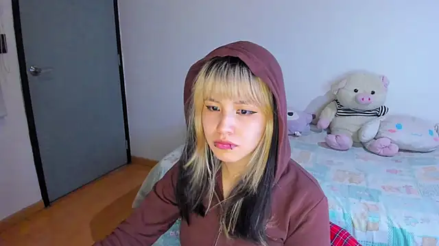 Snapshot of Akane-Mou chatting on 6, 12, 2024 Akane-Mou online show from 6, 12, 2024