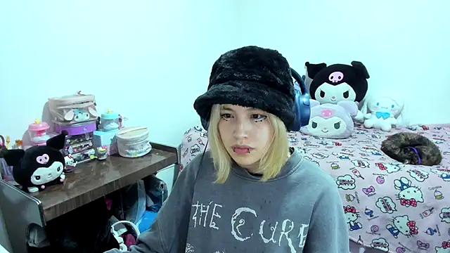 Snapshot of Akane-Mou chatting on 15, 9, 2025 Akane-Mou online show from 15, 9, 2025