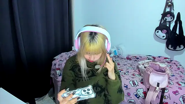 Snapshot of Akane-Mou chatting on 28, 11, 2025 Akane-Mou online show from 28, 11, 2025