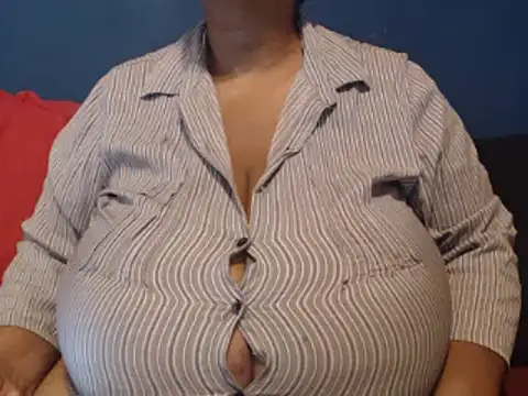 Snapshot of CUTEFIRMMELONSS chatting on 4, 3, 2025 CUTEFIRMMELONSS online show from 4, 3, 2025