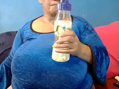 Snapshot of CUTEFIRMMELONSS chatting on 5, 3, 2025 CUTEFIRMMELONSS online show from 5, 3, 2025