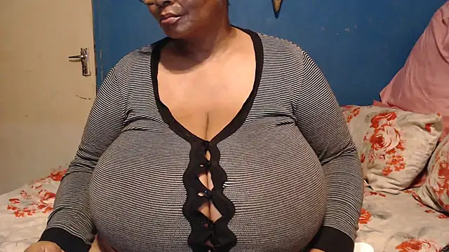 Snapshot of CUTEFIRMMELONSS chatting on 13, 10, 2025 CUTEFIRMMELONSS online show from 13, 10, 2025