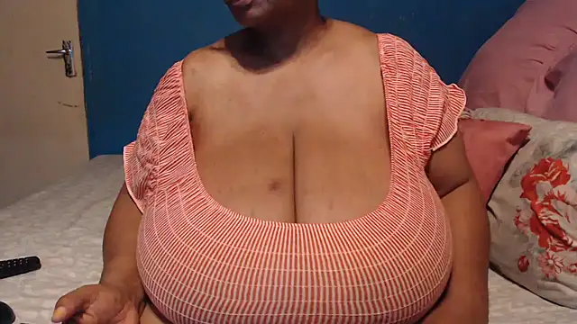 Snapshot of CUTEFIRMMELONSS chatting on 15, 10, 2025 CUTEFIRMMELONSS online show from 15, 10, 2025