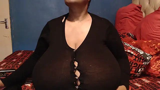 Snapshot of CUTEFIRMMELONSS chatting on 24, 10, 2025 CUTEFIRMMELONSS online show from 24, 10, 2025