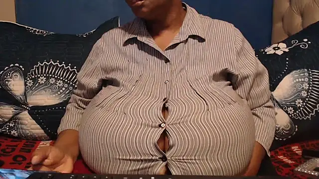 CUTEFIRMMELONSS online show from 8, 3, 2026