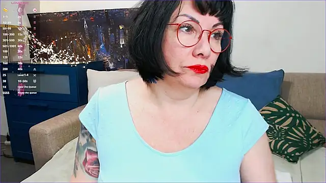 SquirtySlut online show from 18, 2, 2025