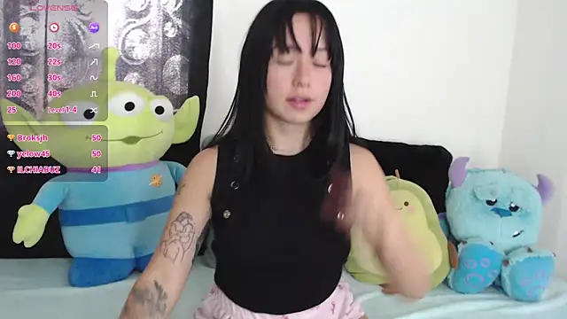 Snapshot of it_l chatting on 8, 1, 2025 it l online show from 8, 1, 2025