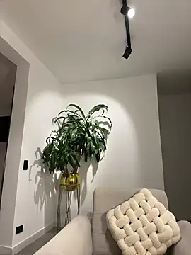 Snapshot of EllaSanz_ chatting on 5, 1, 2025 EllaSanz online show from 5, 1, 2025