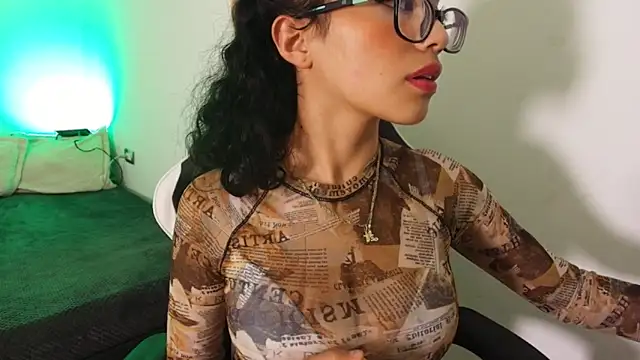 Snapshot of Marcelinee__ chatting on 25, 11, 2025 Marcelinee online show from 25, 11, 2025