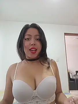 Snapshot of leah_passion chatting on 17, 5, 2026 leah passion online show from 17, 5, 2026