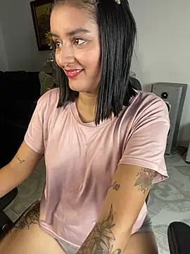 Snapshot of Lucia-Candy chatting on 5, 1, 2025 Lucia-Candy online show from 5, 1, 2025