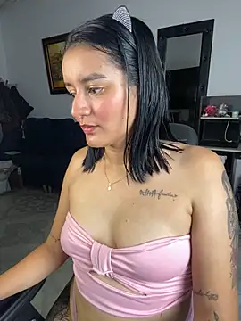 Snapshot of Lucia-Candy chatting on 24, 2, 2025 Lucia-Candy online show from 24, 2, 2025