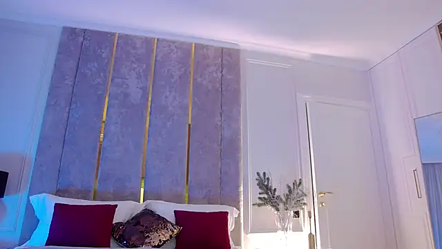 Snapshot of MilaDYstarlight chatting on 7, 1, 2025 MilaDYstarlight online show from 7, 1, 2025