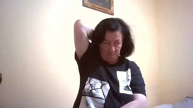 Snapshot of GypsiQueen2 chatting on 25, 5, 2026 GypsiQueen2 online show from 25, 5, 2026