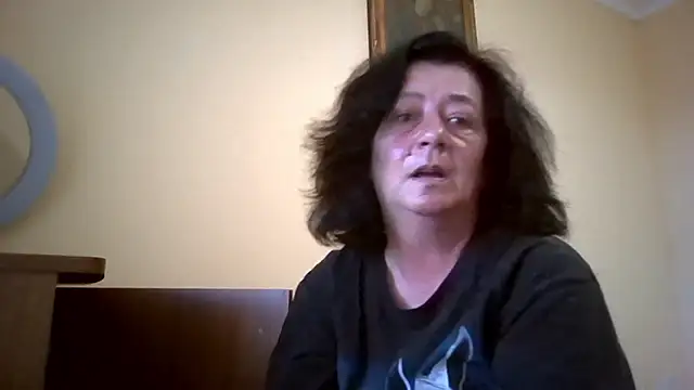 Snapshot of GypsiQueen2 chatting on 4, 6, 2026 GypsiQueen2 online show from 4, 6, 2026