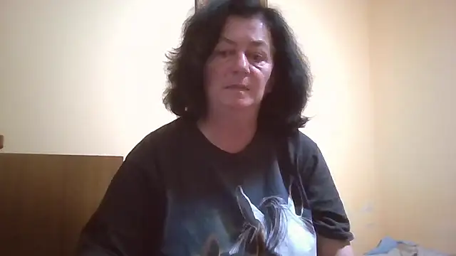 Snapshot of GypsiQueen2 chatting on 7, 6, 2026 GypsiQueen2 online show from 7, 6, 2026