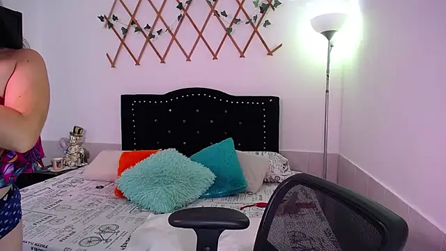 naughty girl 4u online show from 13, 11, 2025