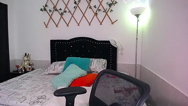 naughty girl 4u online show from 15, 12, 2025