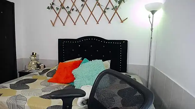 naughty girl 4u online show from 23, 2, 2026