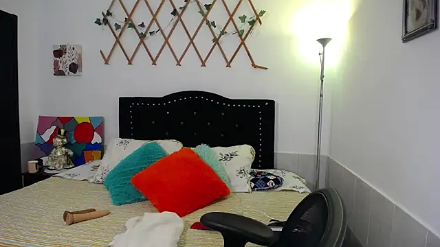 naughty girl 4u online show from 8, 4, 2026