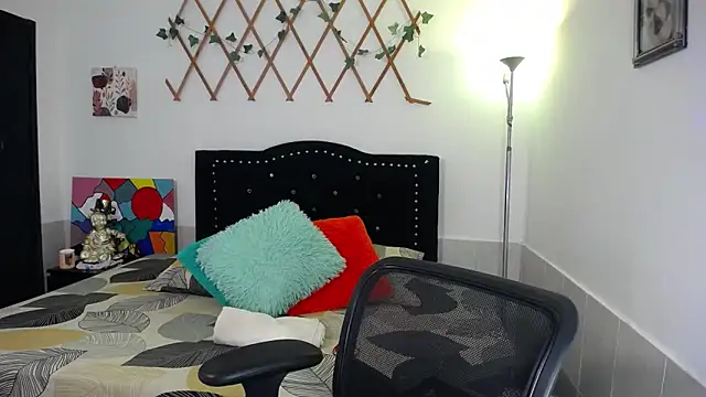 naughty girl 4u online show from 30, 4, 2026